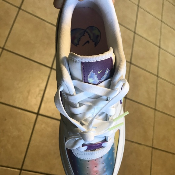 Nike Air Force 1 EAS womens 8.5
New in box.
mult color rainbow design.. - Picture 6 of 6
